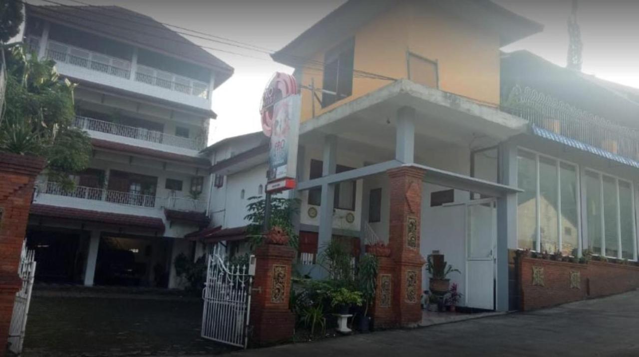 维斯马丹坎丁阿曼达酒店 Mojokerto 外观 照片